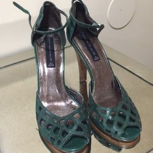 Steve Madden Green heels Size 9